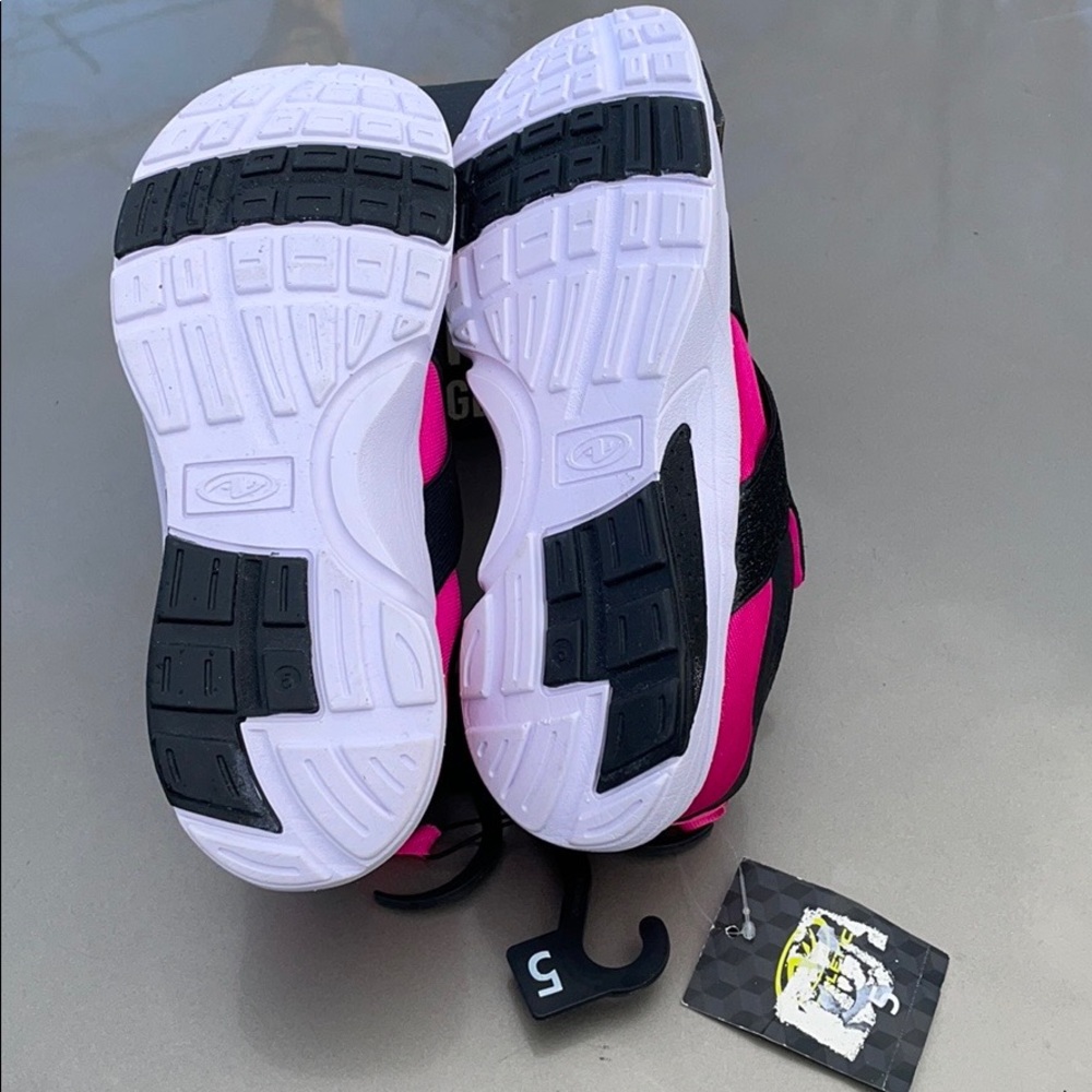NWT Athletic Works Pink Sneakers Black No Ties Elastic Big Girls 5 Slip On